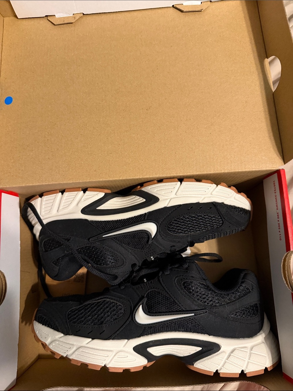 Nike Black and gummy sole v5 RNR